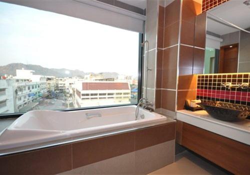 room detail thumbnail 2