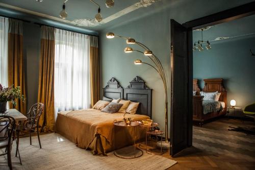 1 king bed, 1 sofa bed