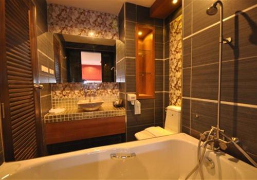 room detail thumbnail 2