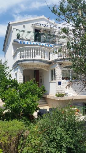 Apartments 3 Palme, Ferienwohnung in Bašelovići