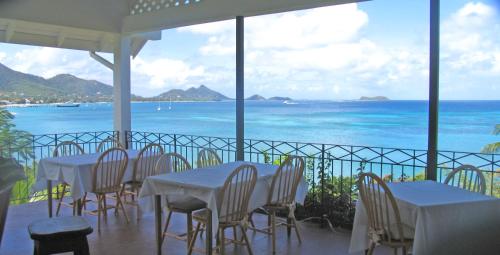 Restaurant, Green Roof Inn in St Georges Countryside