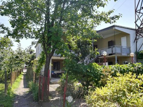 Guest house of Givi in 科布列季