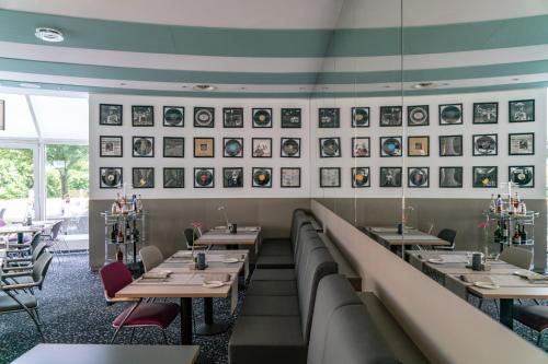 Globana Airport Hotel - image 7