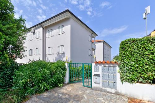 AURORA house with apartments - main image