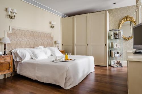 Suite (1-2 Adults)