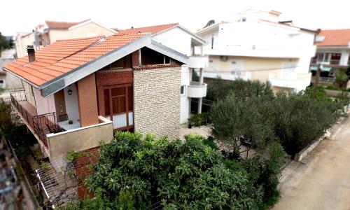 Ana's house