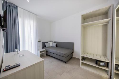 Ossuna Bay Hotel Boutique Ossuna Bay is perfectly located for both business and leisure guests in Cefalu. Offering a variety of facilities and services, the property provides all you need for a good nights sleep. Daily housek