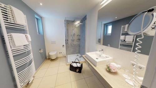 Bathroom, Hotel Goldene Traube in Coburg