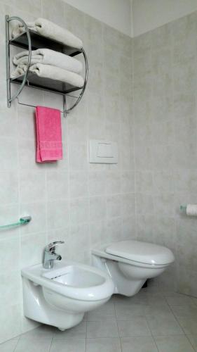 2 bedrooms, 4 beds
