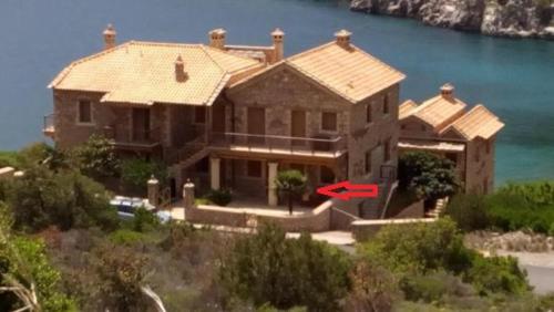  Two-storey Mansion at the Sea in Arkadiko Chorio