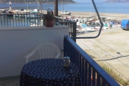  Studio by the Sea in Alikí