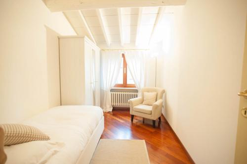 Mazzini Suite C Two-Bedroom Apartment image 10