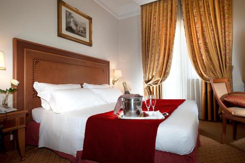 Pinewood Hotel Rome - image 3