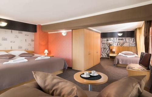 Hotel Central Point - image 3