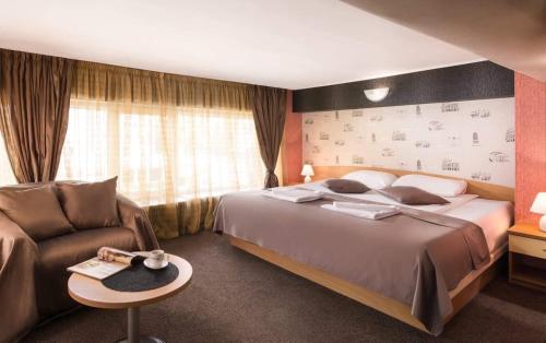 Hotel Central Point - image 2