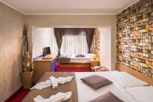 Hotel Central Point - image 4