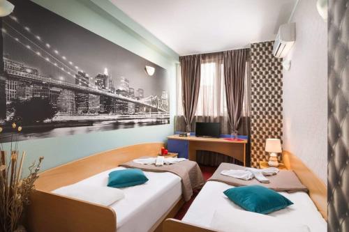 Hotel Central Point - image 13