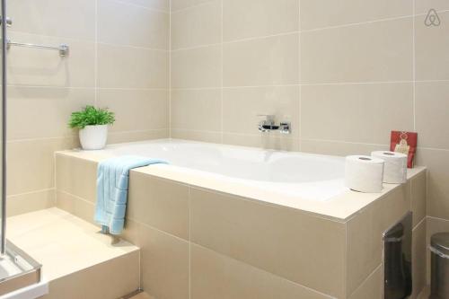 White Villa - image 4
