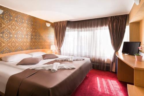 Hotel Central Point - image 14