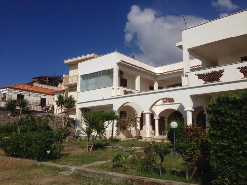  B&B Villa Dora, Unterkunft in Capo dʼOrlando
