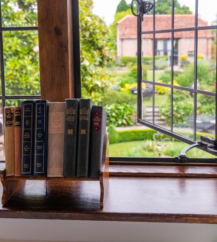 The Montagu Arms - image 14