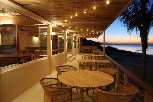 Kirimizi Hotel & Restaurante Set in a prime location of Pemba, Kirimizi Hotel & Restaurante puts everything the city has to offer just outside your doorstep. The property has everything you need for a comfortable stay. Daily hous
