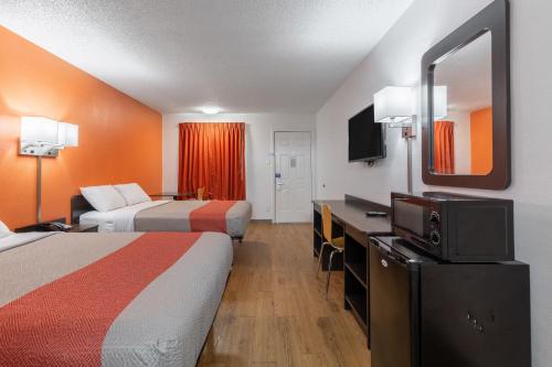 Motel 6-Bryan, TX - University Area