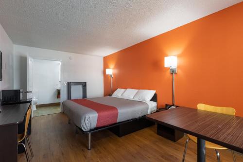 Motel 6-Bryan, TX - University Area