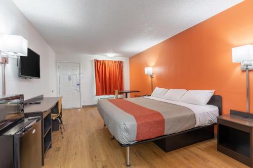 Motel 6-Bryan, TX - University Area