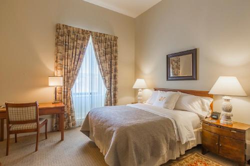 Superior Queen Room image 2