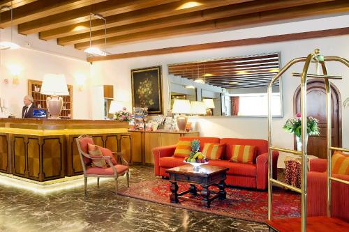 Pinewood Hotel Rome - image 3