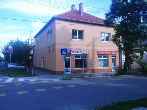 Sarok Apartmanház