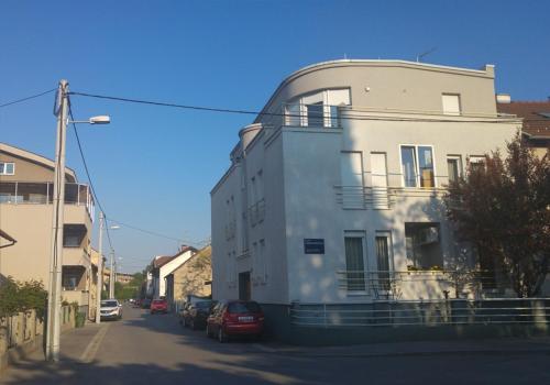 Old Clock apartment - image 9