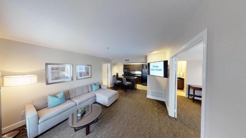 Chase Suites Brea-Fullerton - North Orange County - Hotel - Brea