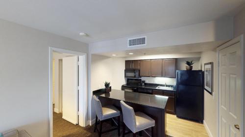 CHASE SUITES in Brea (CA)