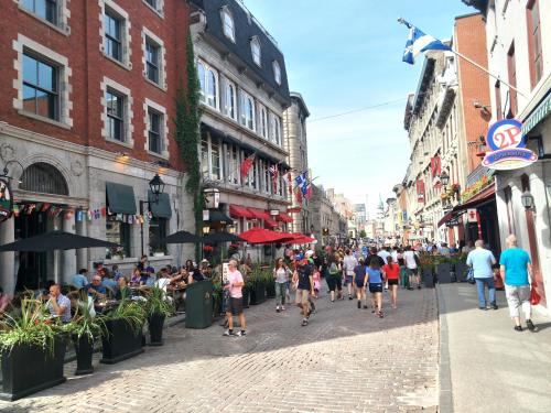 Hotel Le Deville – Montreal