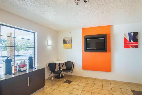 Motel 6 Lawton, OK - 로비