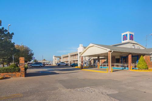 Motel 6-Lawton, OK