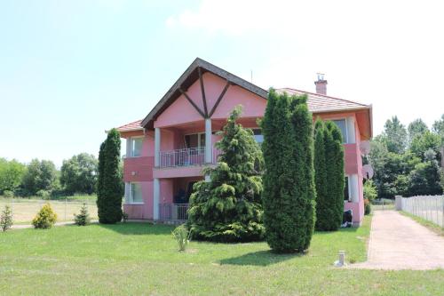  Liget Apartmanház in Kehidakustány