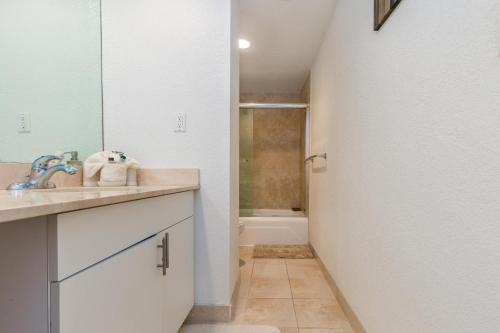 Two bed beach condo at Sian Miami in Hollywood, USA
