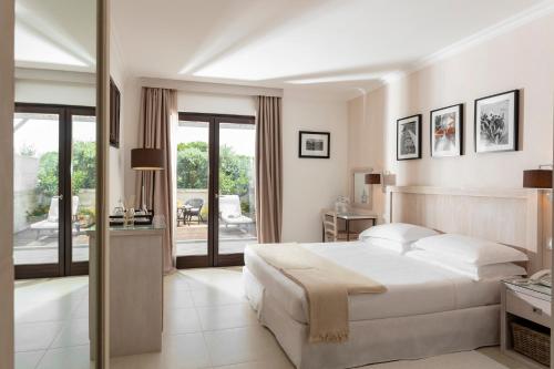 Canne Bianche Lifestyle Hotel Canne Bianche Lifestyle and Hotel is perfectly located for both business and leisure guests in Torre Canne. The hotel offers a wide range of amenities and perks to ensure you have a great time. Facili