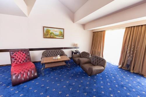 Regineh Hotel Regineh Hotel is a popular choice amongst travelers in Yerevan, whether exploring or just passing through. The property features a wide range of facilities to make your stay a pleasant experience. Ser