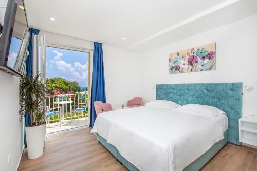 Deluxe Double or Twin Room with Sea View