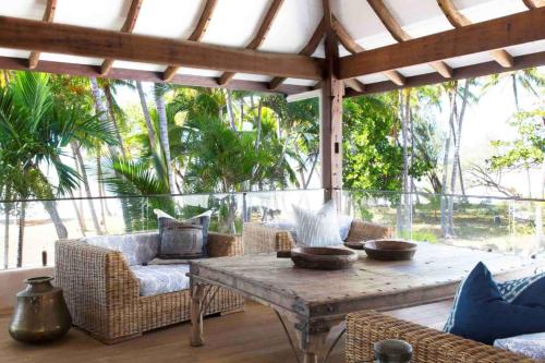 Spice At Oak Award Winning Luxury Absolute Oceanfront House Oak Beach Near Port Douglas