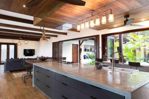 Spice At Oak Award Winning Luxury Absolute Oceanfront House Oak Beach Near Port Douglas