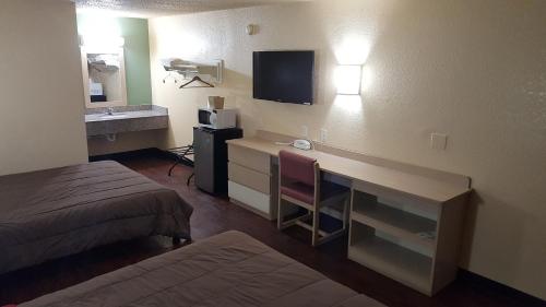 Mentor Home Inn and Suites - image 12