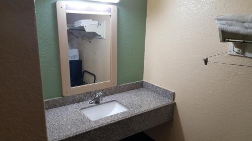 Mentor Home Inn and Suites - image 14