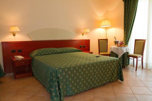 2 queen beds