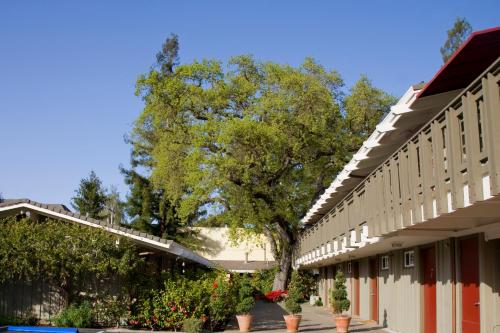 Red Cottage Inn In Ca