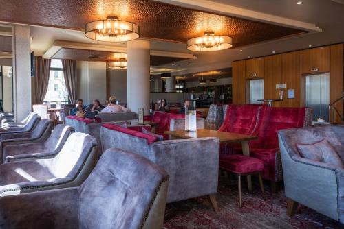 City Hotel - image 14